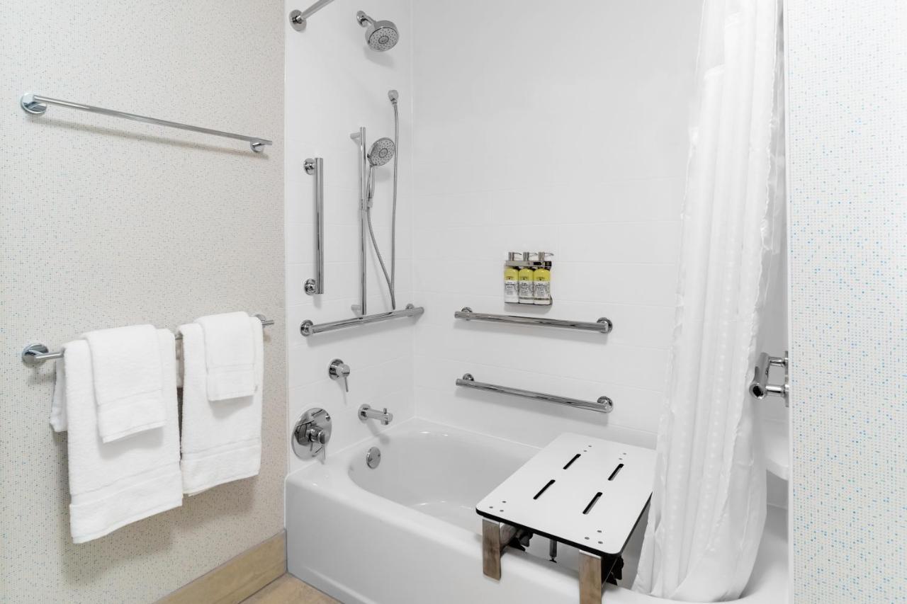 Holiday Inn Express & Suites - Milwaukee West Allis By Ihg Exteriér fotografie