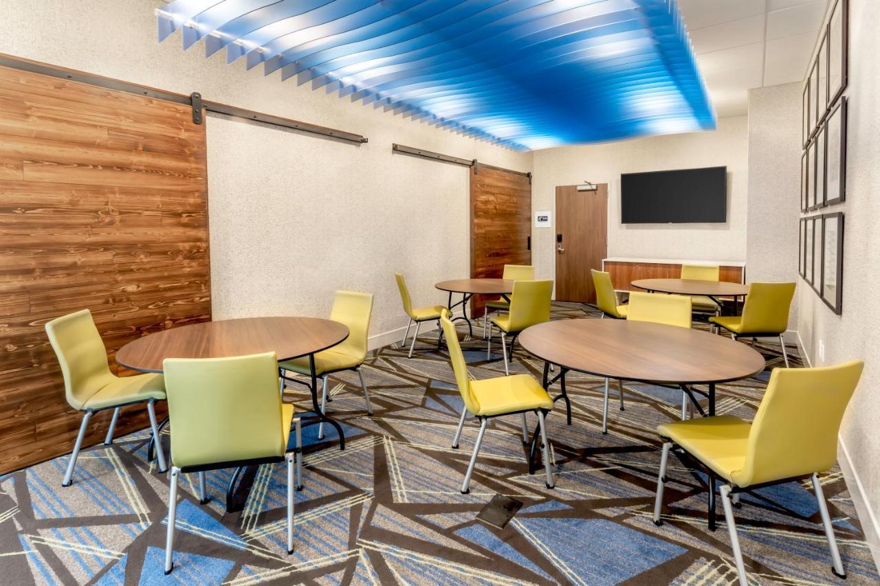 Holiday Inn Express & Suites - Milwaukee West Allis By Ihg Exteriér fotografie