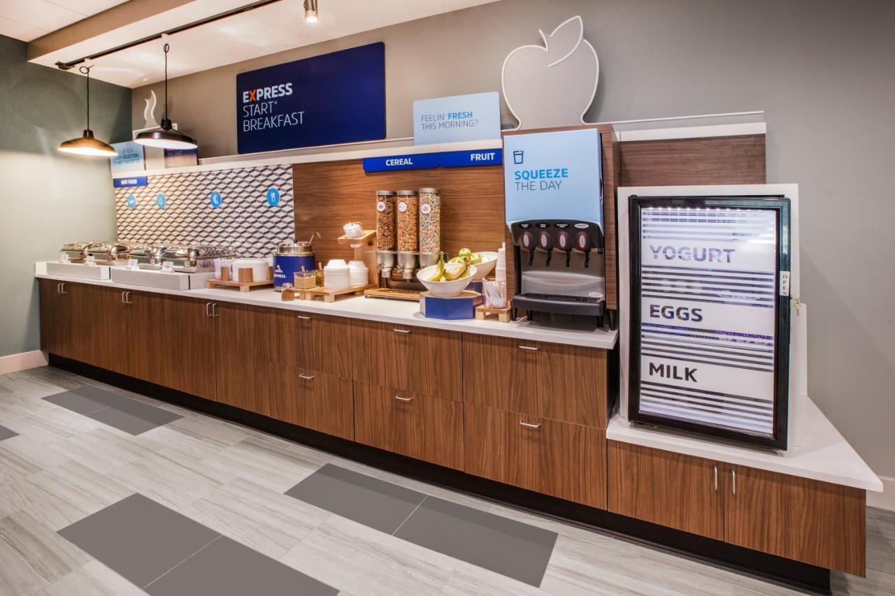 Holiday Inn Express & Suites - Milwaukee West Allis By Ihg Exteriér fotografie
