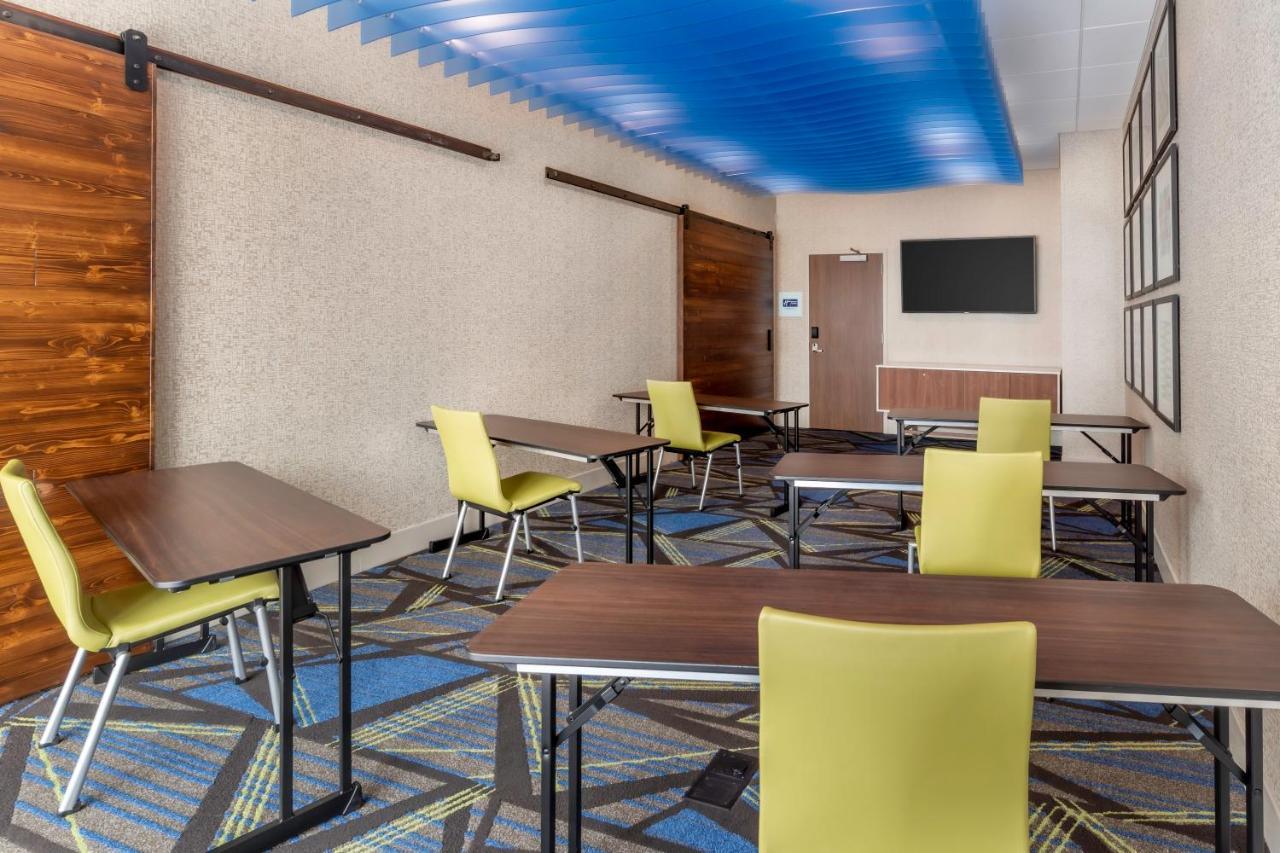 Holiday Inn Express & Suites - Milwaukee West Allis By Ihg Exteriér fotografie